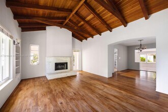 451 SW 25th Rd in Miami, FL - Building Photo - Building Photo