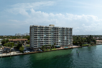 The Waters Edge in Pompano Beach, FL - Building Photo - Building Photo