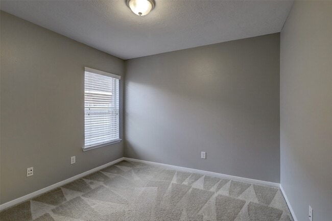 13834 Rolling River Ln