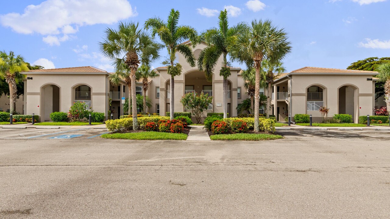 19940 Barletta Ln in Estero, FL - Building Photo