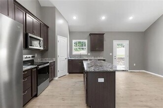 135 Cedar Ct in Warrensburg, MO - Building Photo - Building Photo