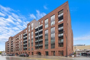 323 S Racine Ave in Chicago, IL - Building Photo