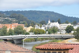 Beach Hill Apartments in Santa Cruz, CA - Building Photo - Building Photo