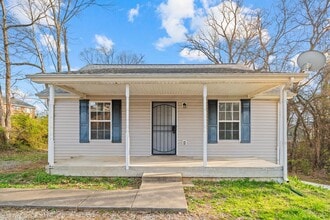 208 Chapel St in Clarksville, TN - Building Photo - Building Photo