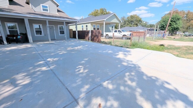 13218 HP Johnson St, Unit B in Kendleton, TX - Building Photo - Building Photo