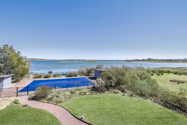 154 W Lake Dr in Montauk, NY - Building Photo - Building Photo