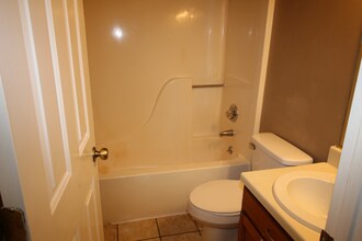 6008 Southcrest Dr in Clemmons, NC - Building Photo - Building Photo