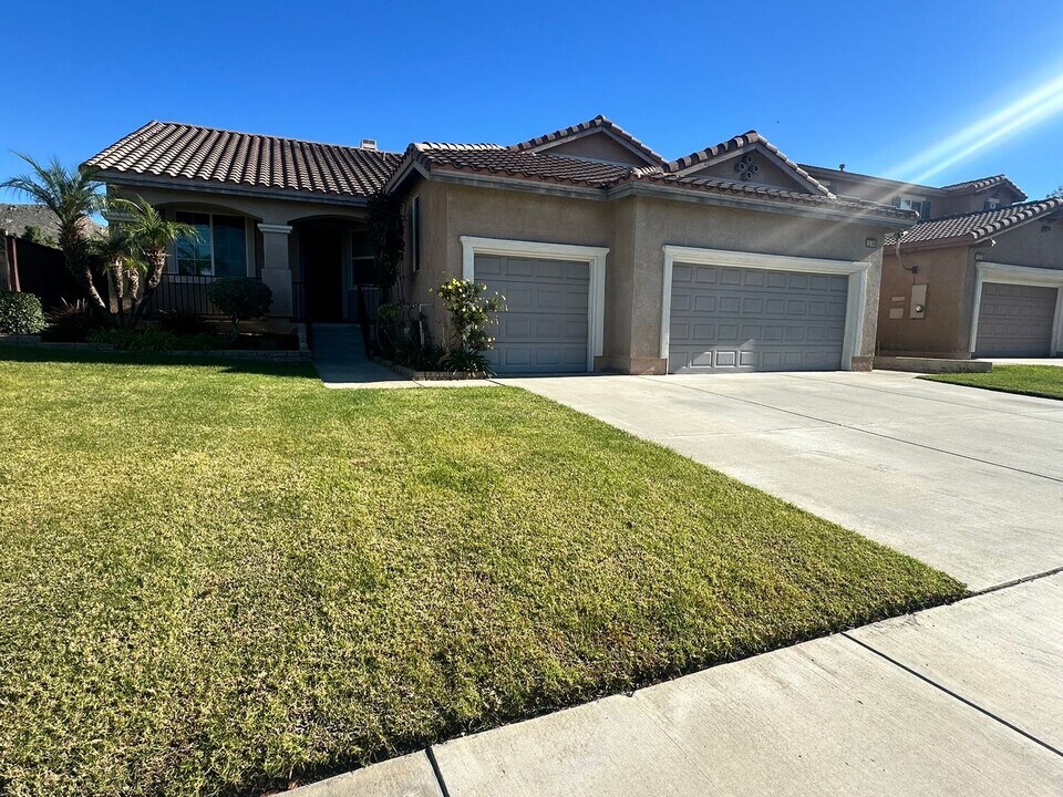 15190 Legendary Dr in Moreno Valley, CA - Building Photo