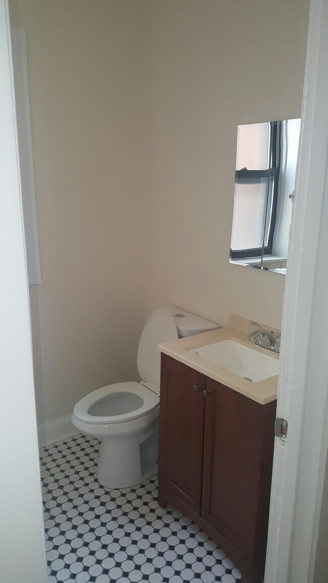 3600 W Sunnyside Ave, Unit 2 in Chicago, IL - Building Photo - Building Photo