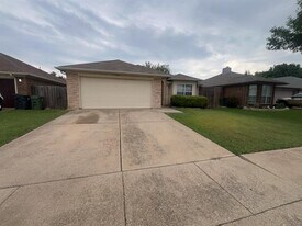 7009 Snowivy Ct in Arlington, TX - Building Photo