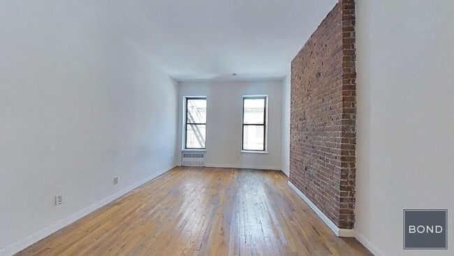 property at 212 E 85th St