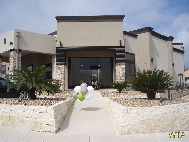 6201 Grissom Rd in San Antonio, TX - Building Photo