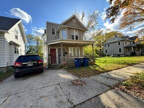 1565 Jermain Dr in Toledo, OH - Building Photo - Building Photo