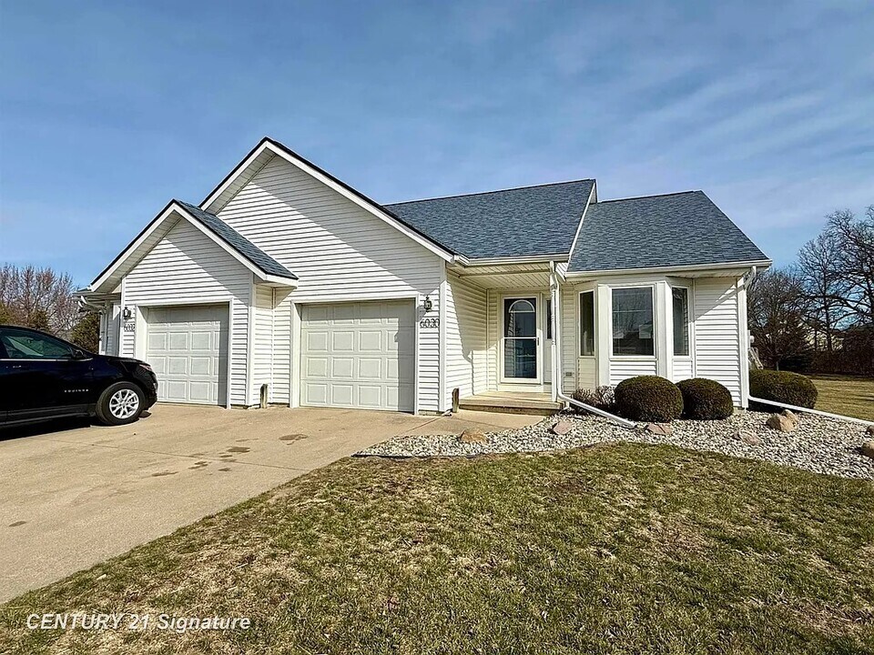 6030 Canton Dr in Saginaw, MI - Building Photo