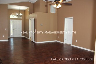 7302 Parkersburg Dr in Wesley Chapel, FL - Building Photo - Building Photo