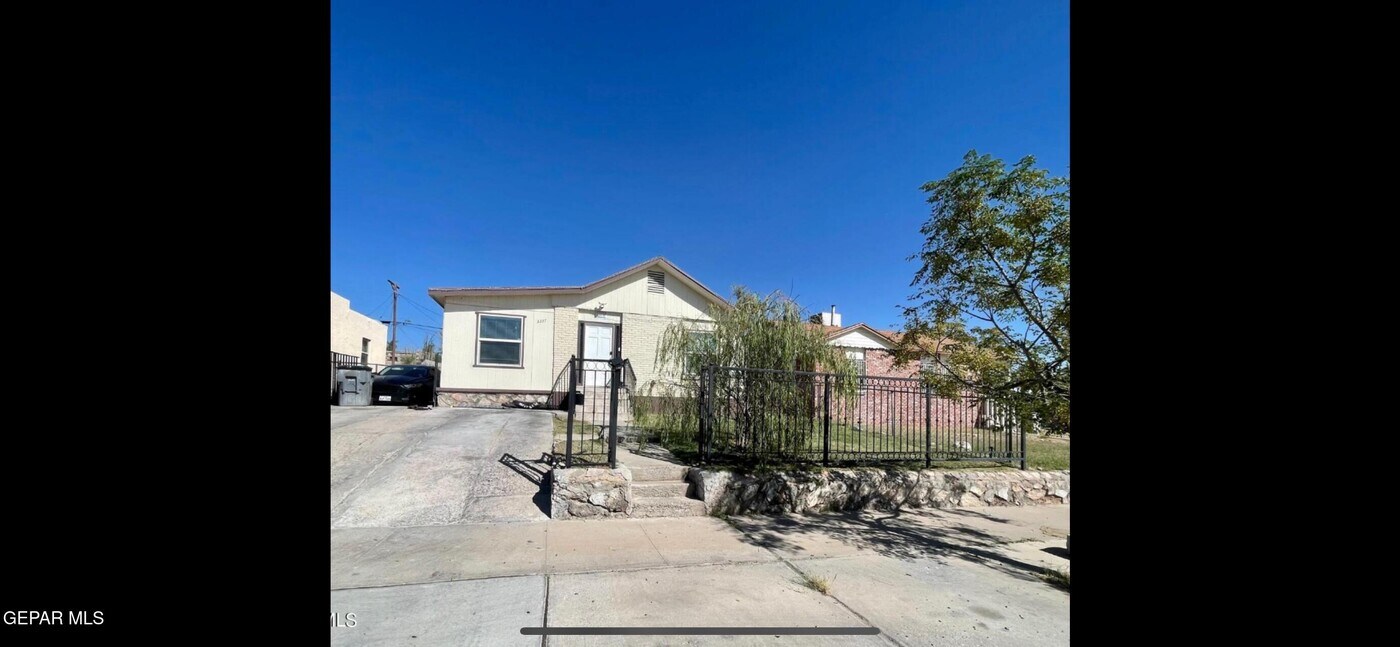 3337 Monroe Ave in El Paso, TX - Building Photo