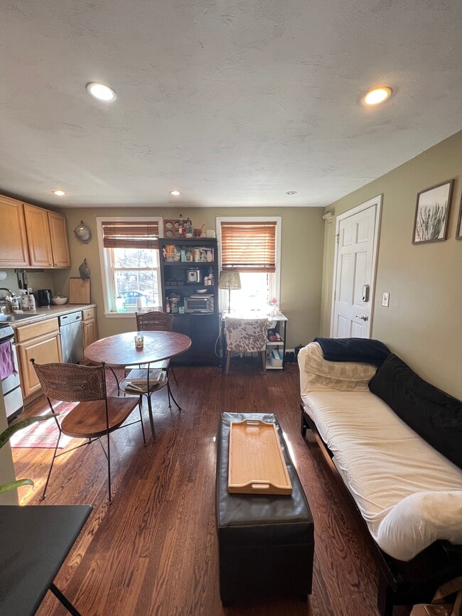 735 Somerville Ave, Unit 1 in Somerville, MA - Building Photo - Building Photo