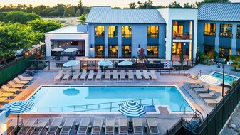 The Hayley in Sacramento, CA - Building Photo