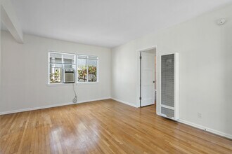 4820 Inglewood Blvd, Unit Back Unit in Culver City, CA - Foto de edificio - Building Photo