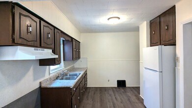 1950 Dyson St in Muskegon, MI - Building Photo - Building Photo