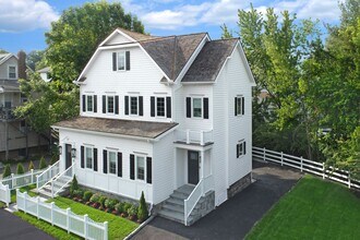27 Bridge St in Greenwich, CT - Building Photo - Building Photo