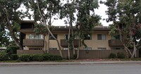 300 Oxford Way in Belmont, CA - Building Photo - Building Photo