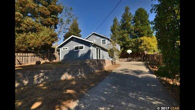 2431 Monterey Ave in Martinez, CA - Building Photo - Building Photo