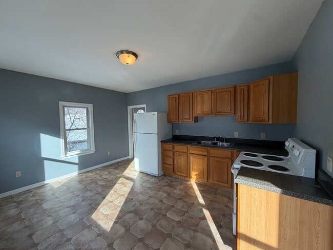 112 Columbia St in Adams, MA - Building Photo - Building Photo