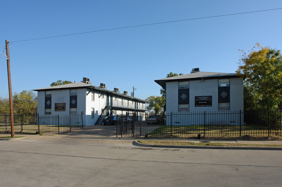 Caldwell Courts in Dallas, TX - Building Photo