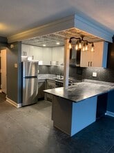 118 Monroe St, Unit 411 in Rockville, MD - Building Photo - Building Photo