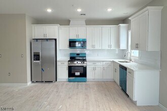 385 Lafayette St, Unit 3 in Newark, NJ - Building Photo - Building Photo