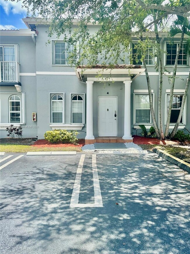 5225 NW 112th Ave in Doral, FL - Building Photo - Building Photo