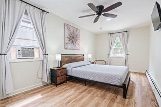 1626 Union Turnpike in North Bergen, NJ - Foto de edificio - Building Photo