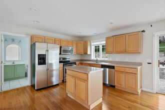 93 Rockwood Ave in Ansonia, CT - Foto de edificio - Building Photo