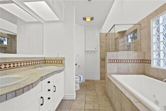 416 Larkspur Ave in Newport Beach, CA - Building Photo - Building Photo