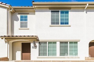 10576 Amigos Ct in Elk Grove, CA - Building Photo