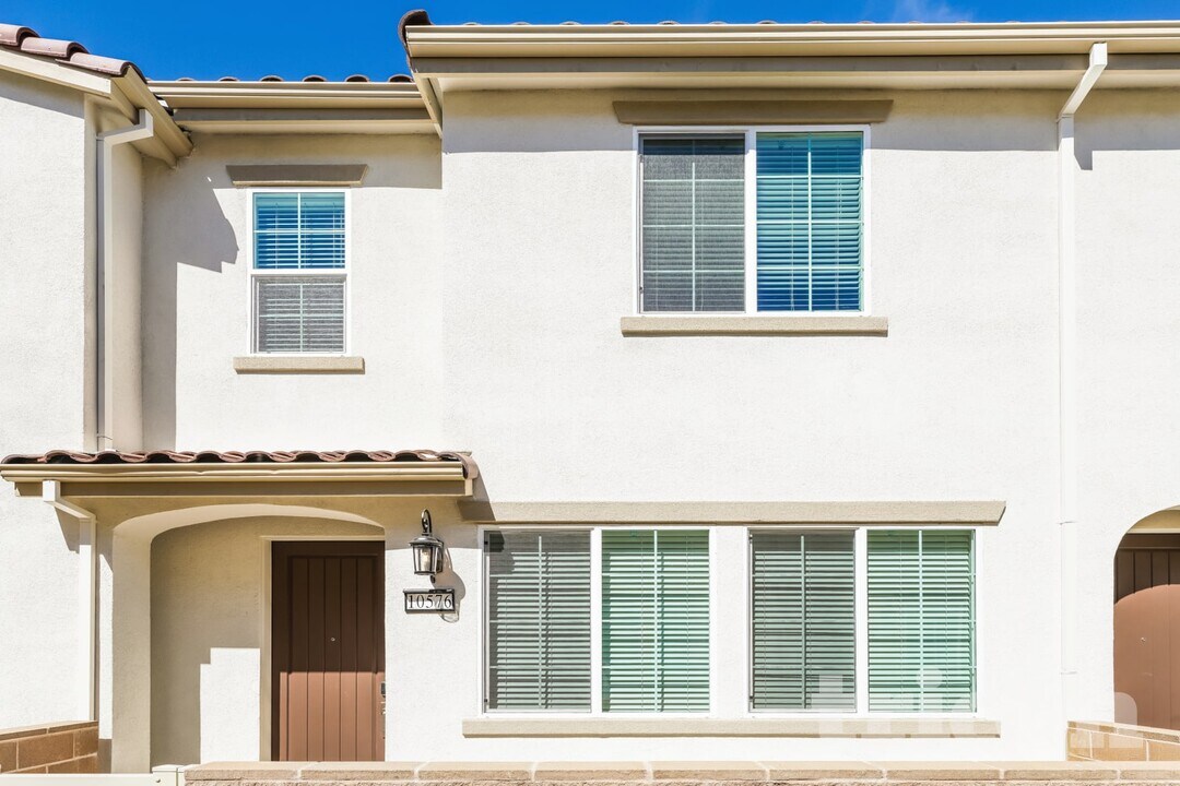 10576 Amigos Ct in Elk Grove, CA - Building Photo