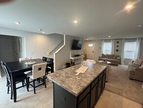 102 Castlebrook Dr in Greenville, SC - Building Photo - Building Photo