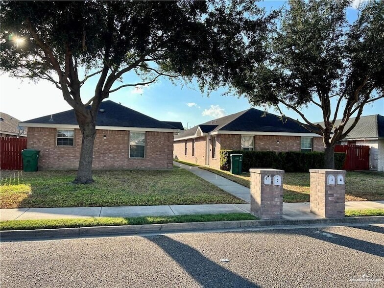 2301 N Erica St, Unit 2 in Pharr, TX - Building Photo