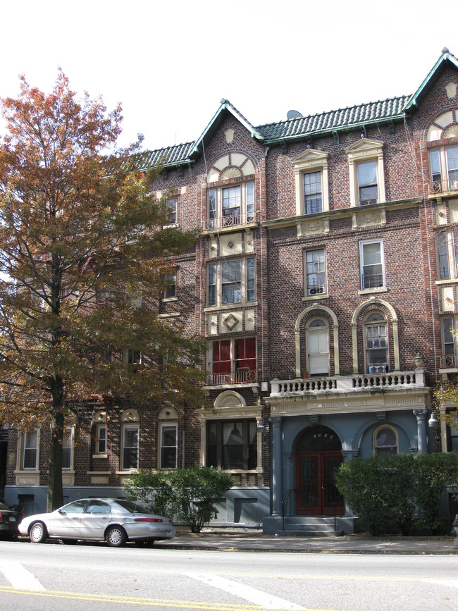 1438 Ocean Ave in Brooklyn, NY - Foto de edificio - Building Photo