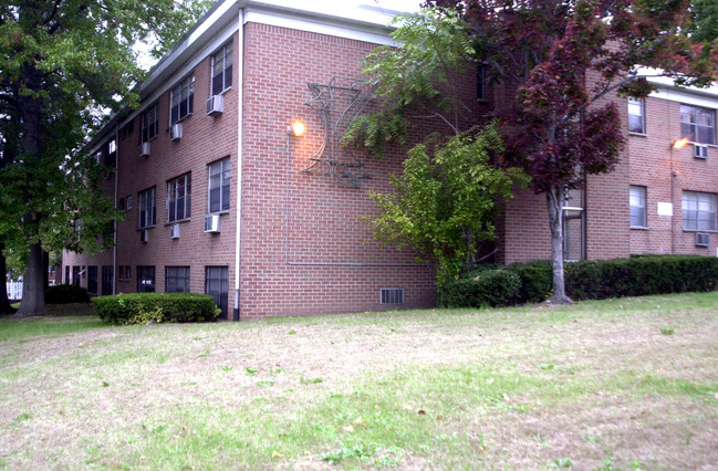 76 E Park St in East Orange, NJ - Building Photo - Building Photo