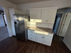 417 Albany Ave NE in Orange City, IA - Building Photo - Building Photo