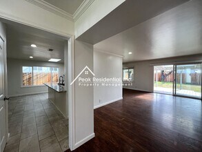 5116 Cherokee Way in Sacramento, CA - Building Photo - Building Photo