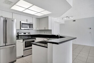 9088 W Atlantic Blvd in Coral Springs, FL - Building Photo - Building Photo