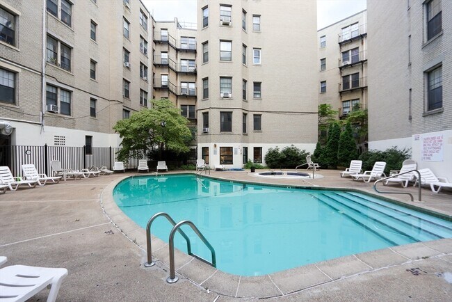 370 Chestnut Hill Ave, Unit 54 in Boston, MA - Building Photo - Building Photo