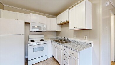 208 Lynn Dr in Bryan, TX - Building Photo - Building Photo
