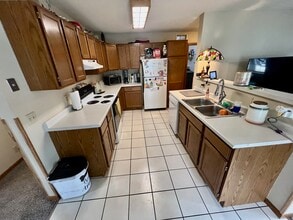 2209 Melanie Ln in Eau Claire, WI - Foto de edificio - Building Photo