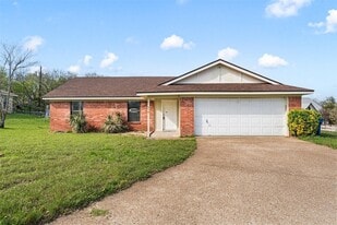 614 Circle Creek Dr in Hewitt, TX - Building Photo