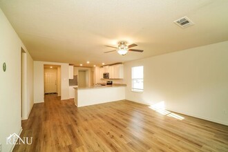 344 Sunnymeade Ln in Jarrell, TX - Building Photo - Building Photo