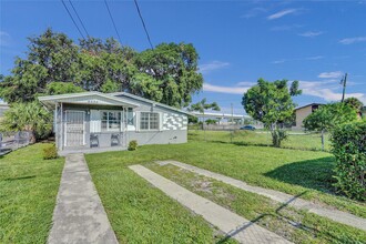 6530 NW 26th Ave in Miami, FL - Building Photo - Building Photo